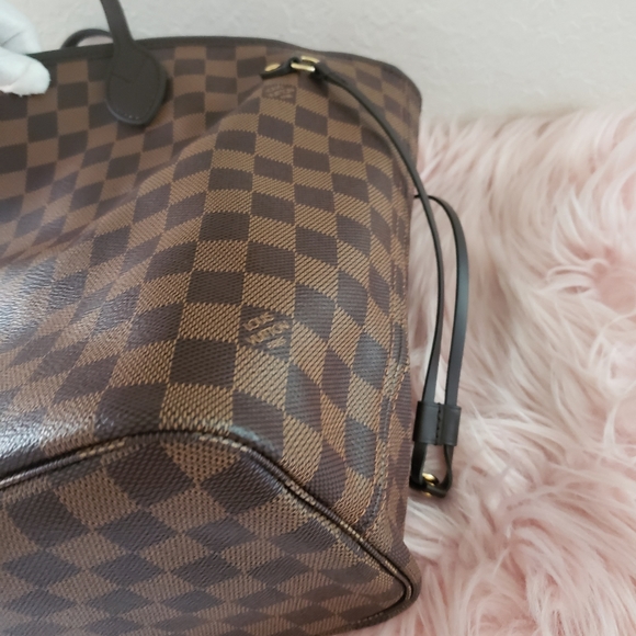 LOUIS VUITTON | LV Neverfull MM in Cherry - Picture 12 of 17